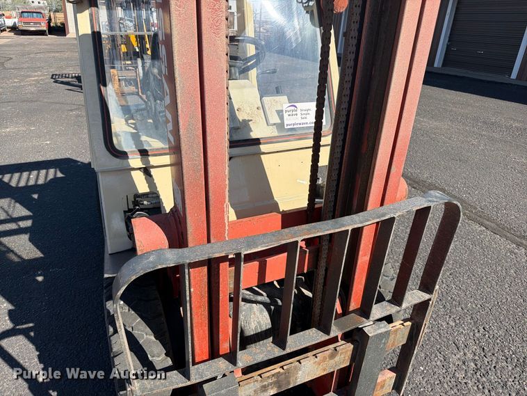 image for item EA0555 Nissan PH02 forklift