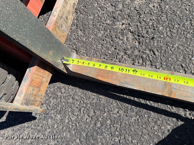 image for item EA0555 Nissan PH02 forklift