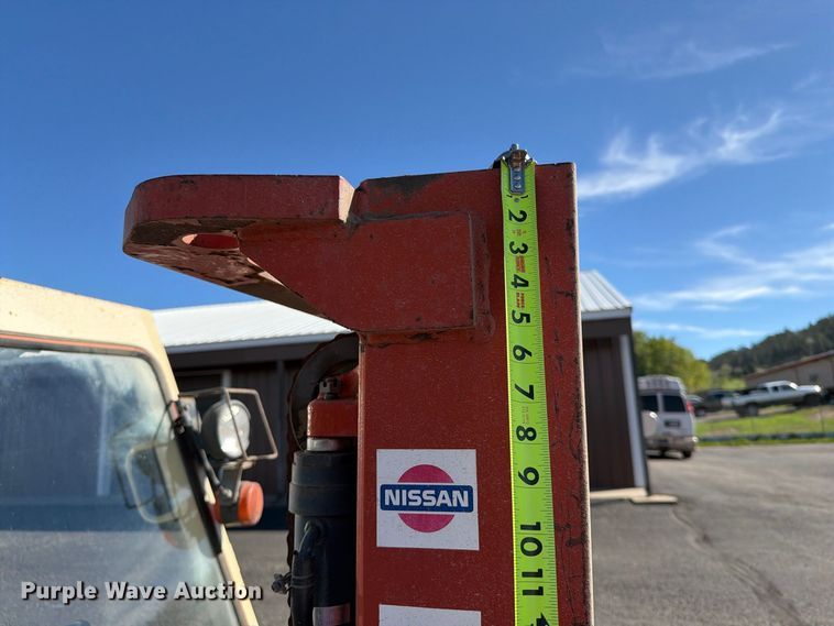 image for item EA0555 Nissan PH02 forklift