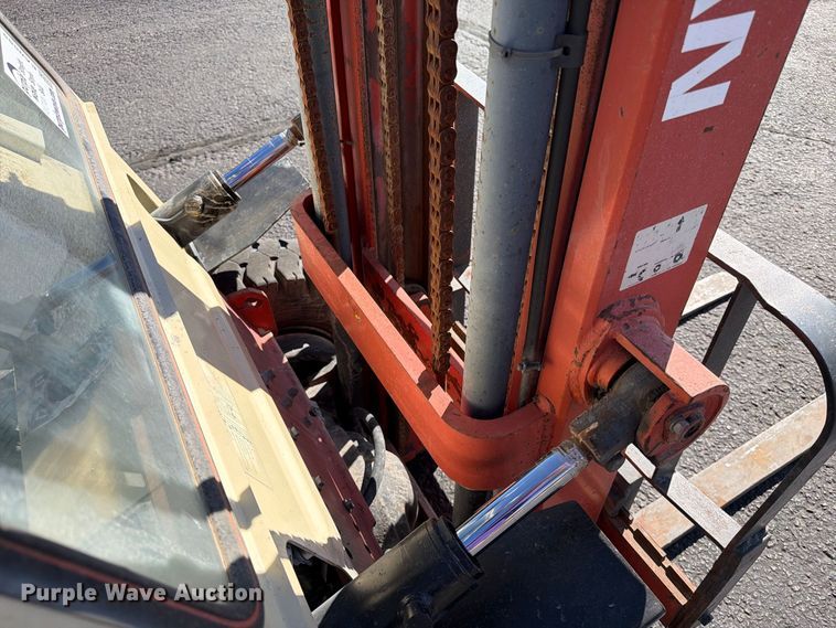 image for item EA0555 Nissan PH02 forklift