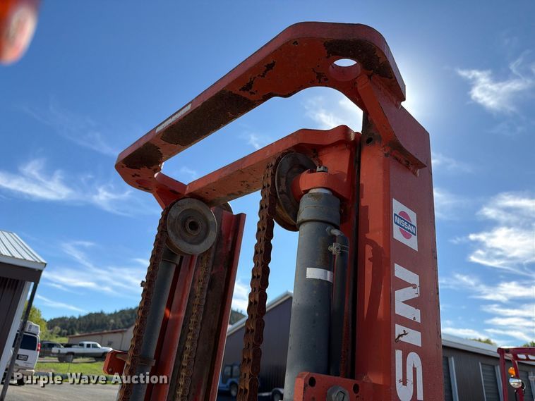 image for item EA0555 Nissan PH02 forklift