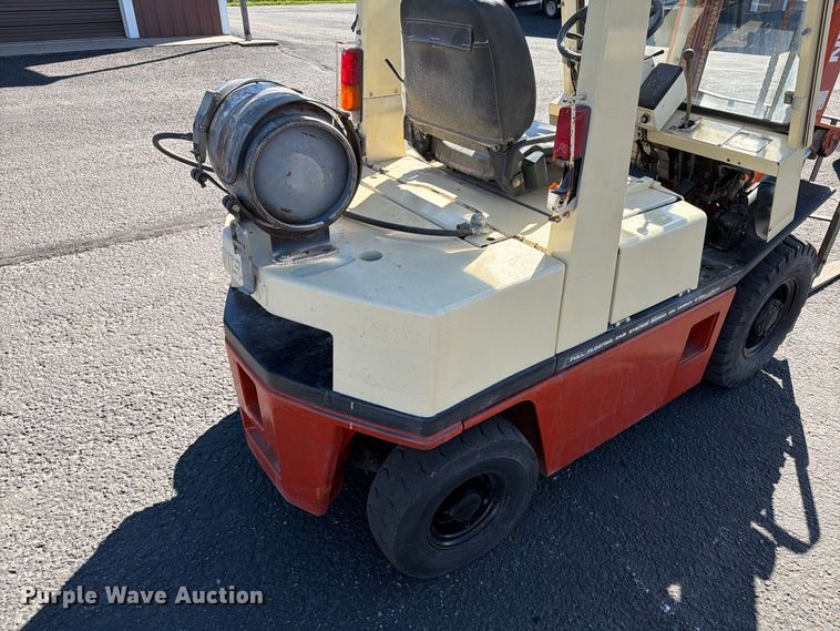 image for item EA0555 Nissan PH02 forklift