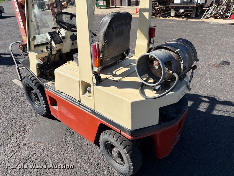 image for item EA0555 Nissan PH02 forklift