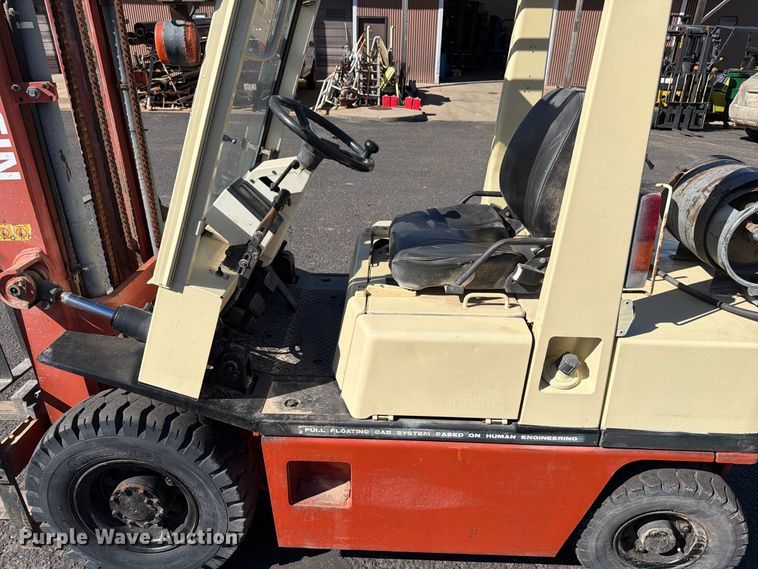 image for item EA0555 Nissan PH02 forklift