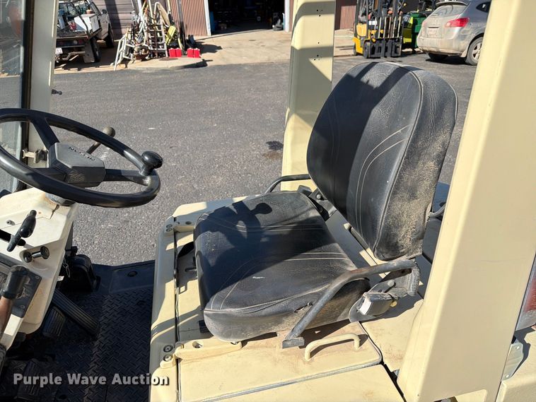 image for item EA0555 Nissan PH02 forklift