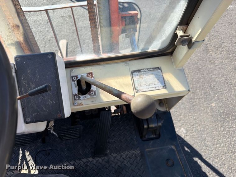image for item EA0555 Nissan PH02 forklift