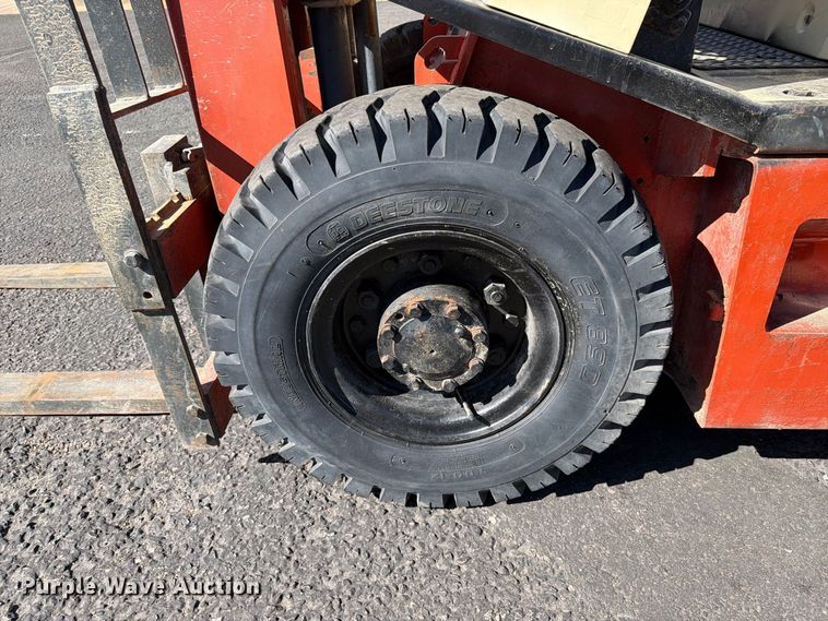 image for item EA0555 Nissan PH02 forklift