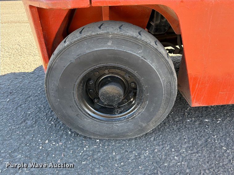 image for item EA0555 Nissan PH02 forklift