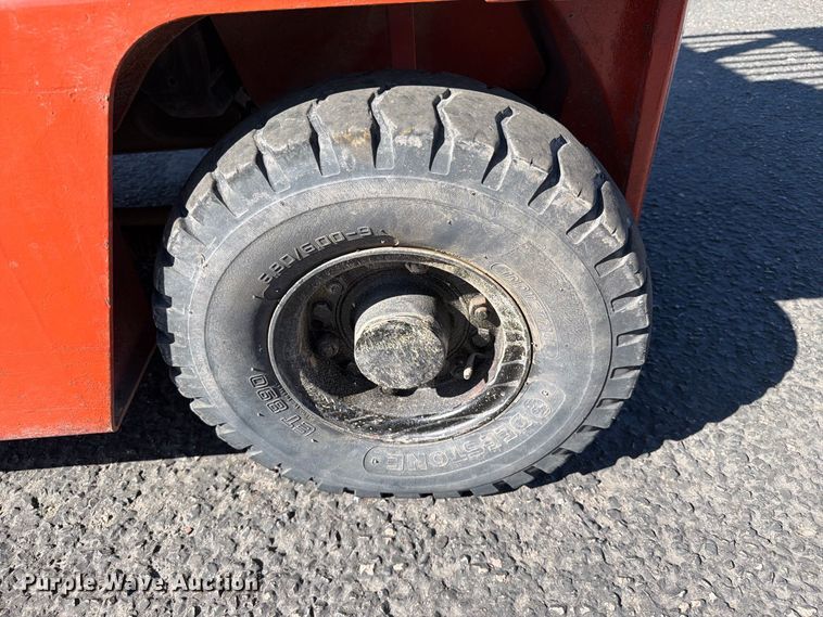 image for item EA0555 Nissan PH02 forklift