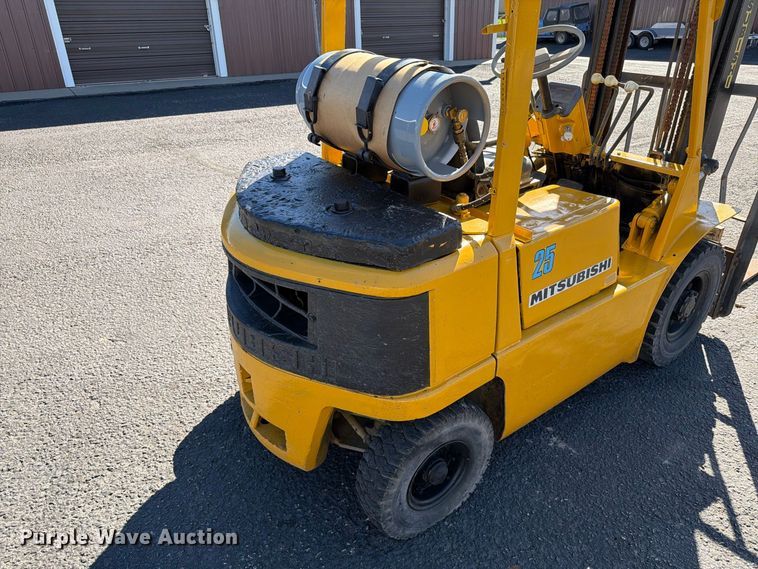 image for item EA0556 Mitsubishi FG25 forklift