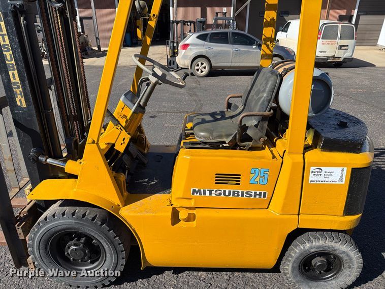 image for item EA0556 Mitsubishi FG25 forklift