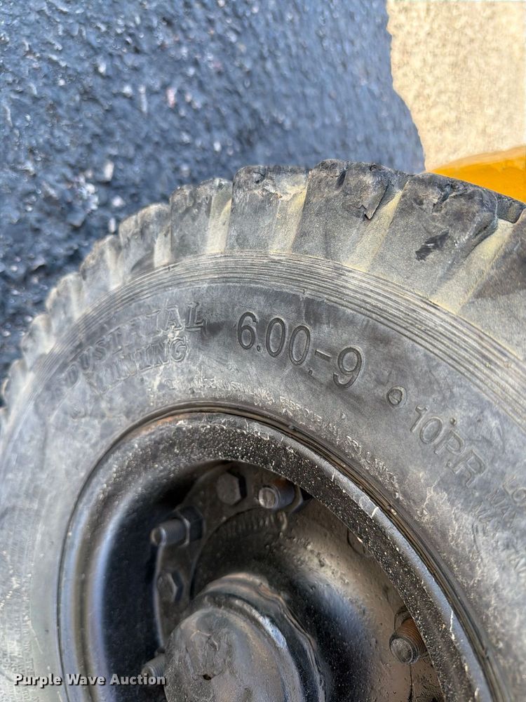 image for item EA0556 Mitsubishi FG25 forklift