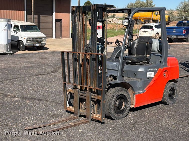 Toyota 8FGU25 forklift