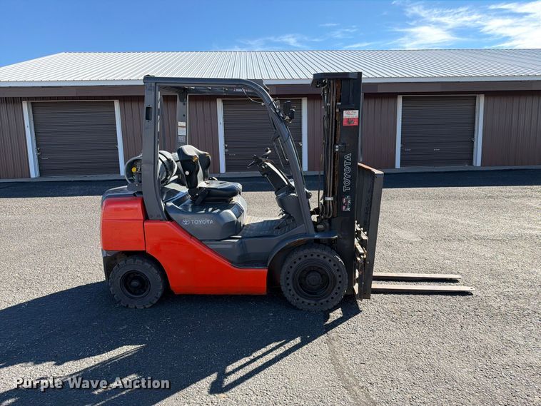 image for item EA0557 Toyota 8FGU25 forklift