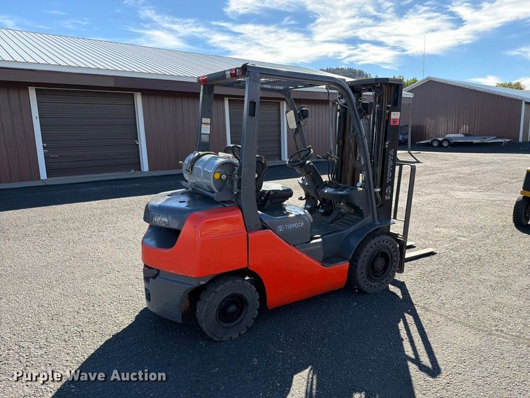image for item EA0557 Toyota 8FGU25 forklift