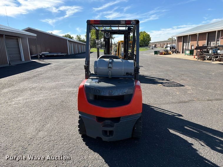 image for item EA0557 Toyota 8FGU25 forklift