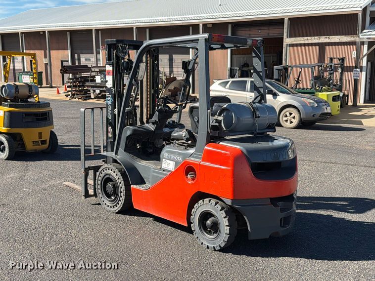 image for item EA0557 Toyota 8FGU25 forklift