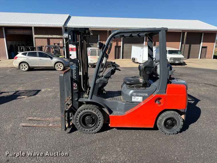 image for item EA0557 Toyota 8FGU25 forklift
