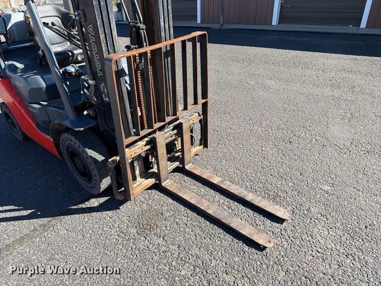 image for item EA0557 Toyota 8FGU25 forklift