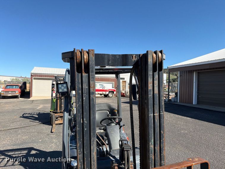 image for item EA0557 Toyota 8FGU25 forklift