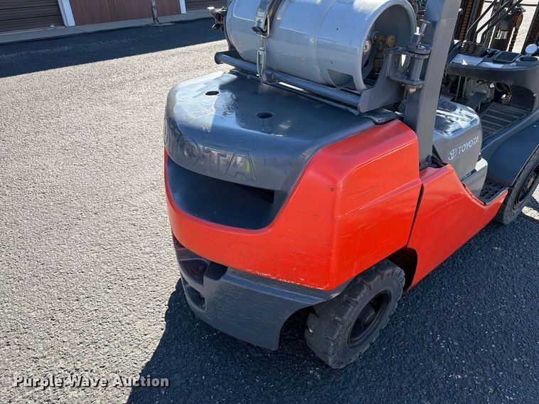 image for item EA0557 Toyota 8FGU25 forklift