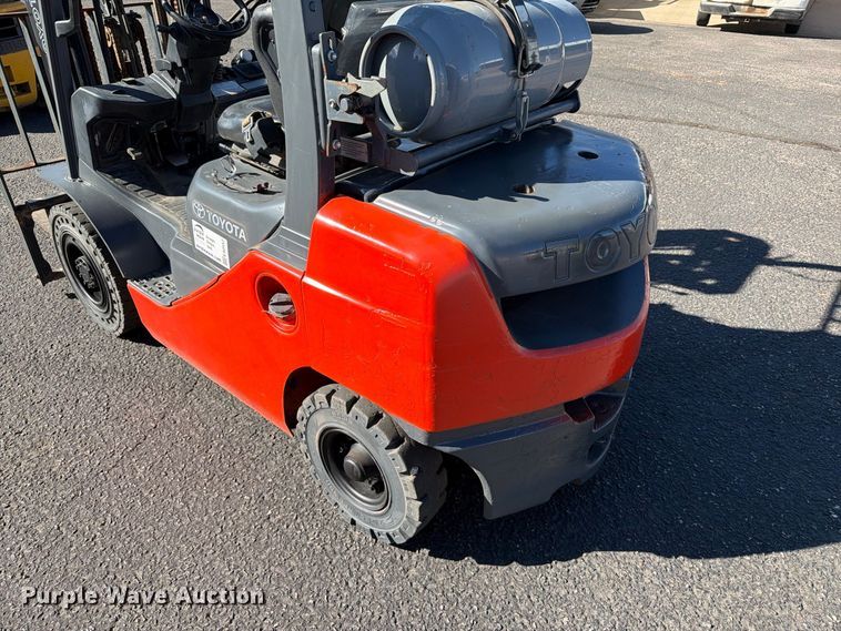 image for item EA0557 Toyota 8FGU25 forklift