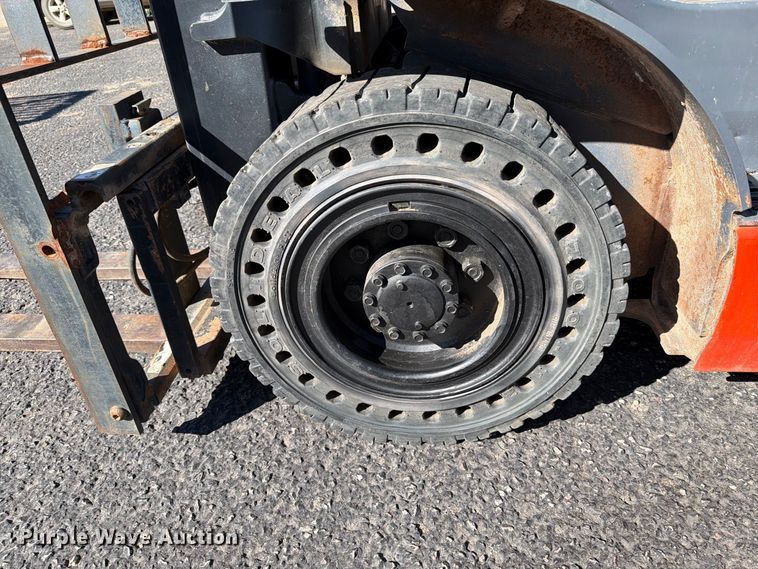 image for item EA0557 Toyota 8FGU25 forklift