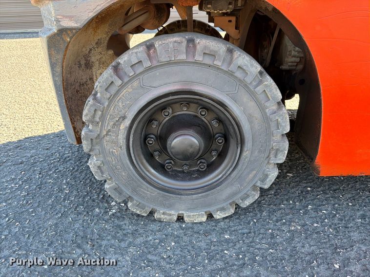 image for item EA0557 Toyota 8FGU25 forklift