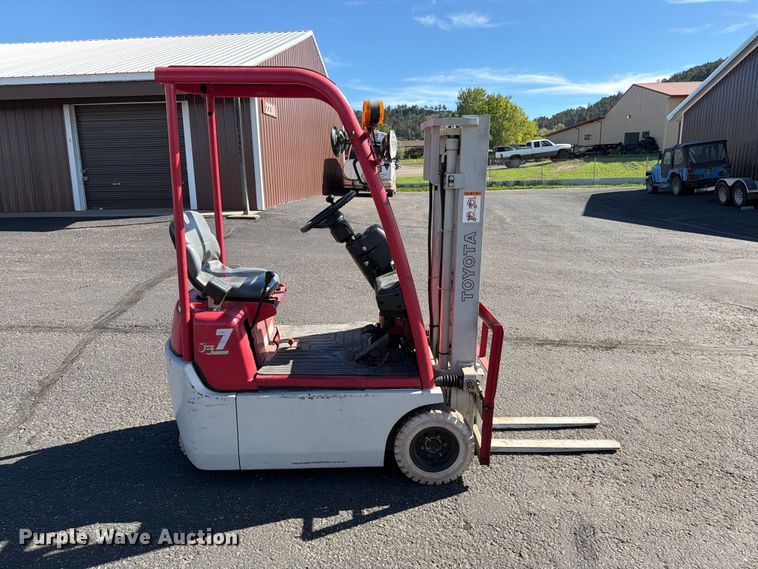 image for item EA0559 Toyota 3FBKL7 forklift