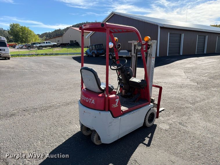 image for item EA0559 Toyota 3FBKL7 forklift
