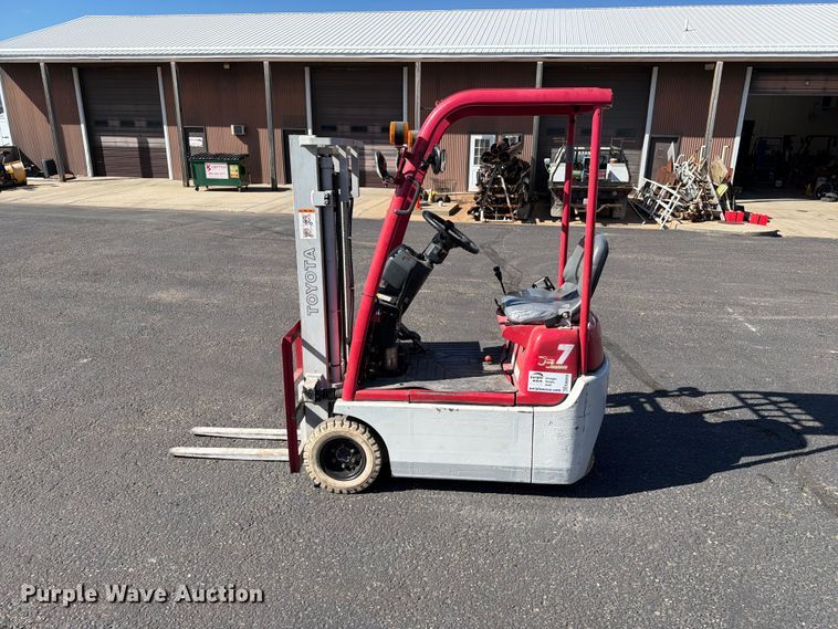image for item EA0559 Toyota 3FBKL7 forklift