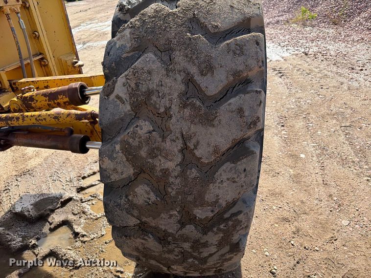 image for item EA0562 1978 Caterpillar 16G motor grader