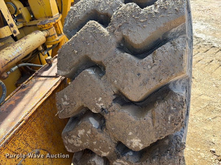 image for item EA0562 1978 Caterpillar 16G motor grader