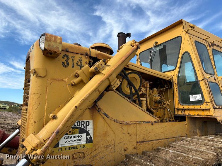 image for item EA0563 1971 Caterpillar D9G dozer