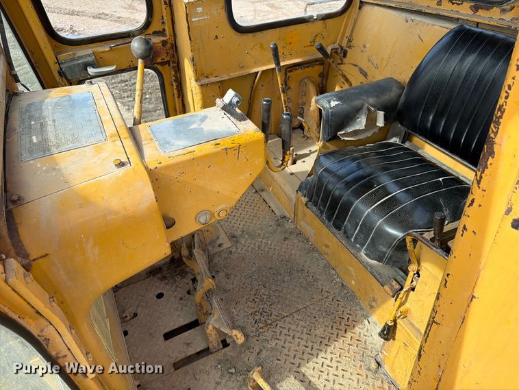 image for item EA0563 1971 Caterpillar D9G dozer