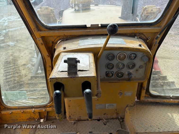 image for item EA0563 1971 Caterpillar D9G dozer