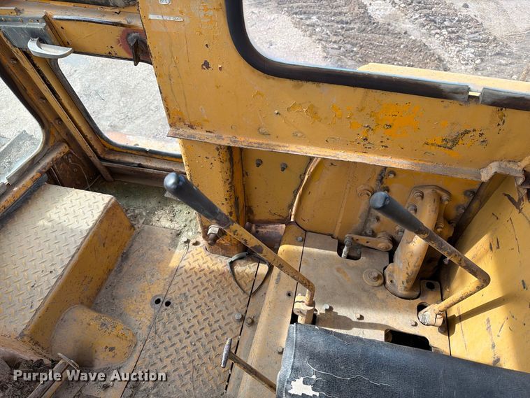 image for item EA0563 1971 Caterpillar D9G dozer