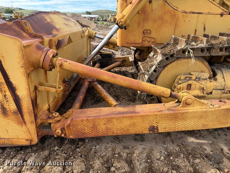image for item EA0564 Caterpillar D9G dozer