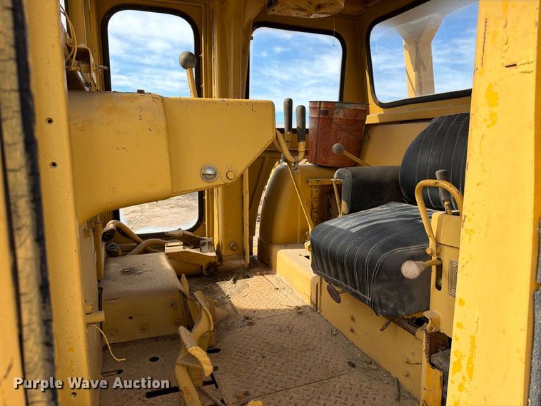 image for item EA0564 Caterpillar D9G dozer