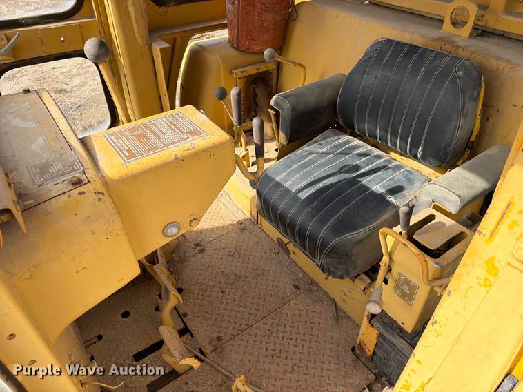 image for item EA0564 Caterpillar D9G dozer