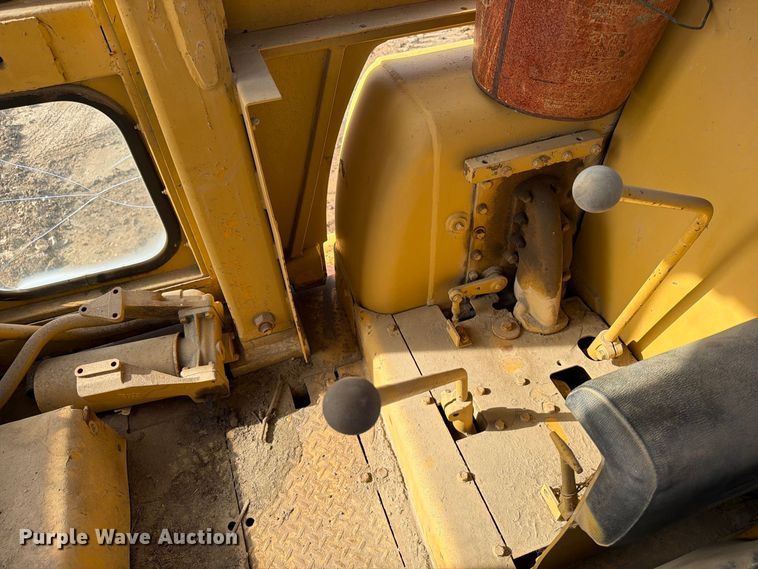 image for item EA0564 Caterpillar D9G dozer