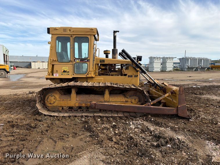 image for item EA0565 1984 Caterpillar D6D LGP dozer