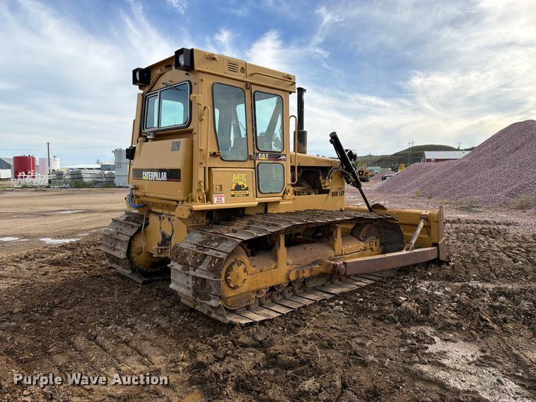 image for item EA0565 1984 Caterpillar D6D LGP dozer