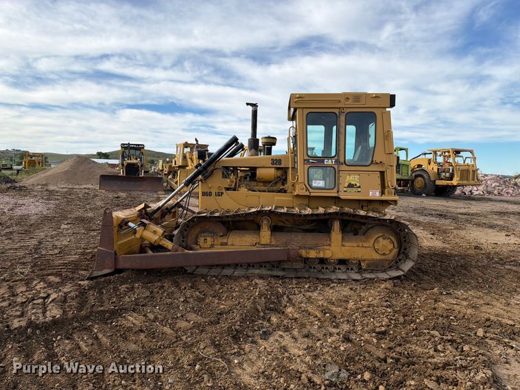 image for item EA0565 1984 Caterpillar D6D LGP dozer