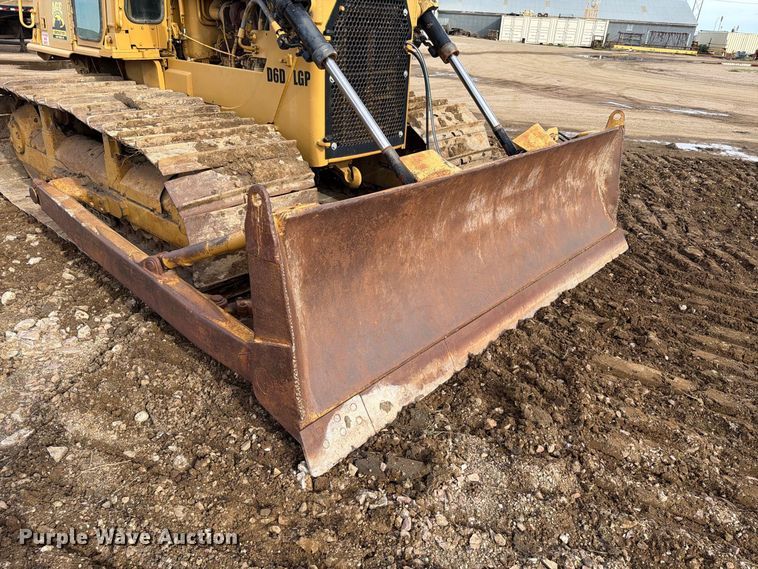 image for item EA0565 1984 Caterpillar D6D LGP dozer