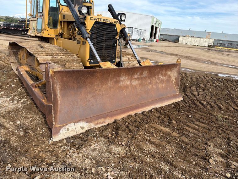 image for item EA0565 1984 Caterpillar D6D LGP dozer