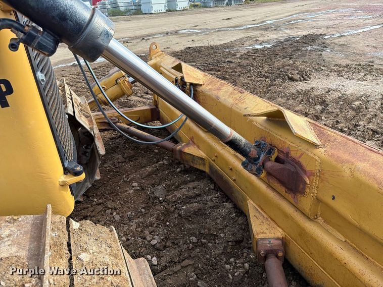image for item EA0565 1984 Caterpillar D6D LGP dozer