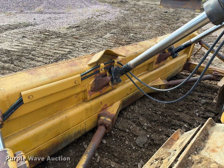 image for item EA0565 1984 Caterpillar D6D LGP dozer