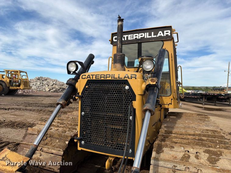 image for item EA0565 1984 Caterpillar D6D LGP dozer