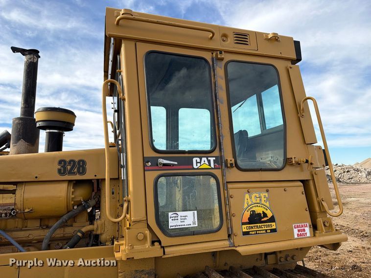image for item EA0565 1984 Caterpillar D6D LGP dozer